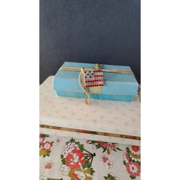 Vintage American Flag Rhinestone Brooch - Picture 7 of 10